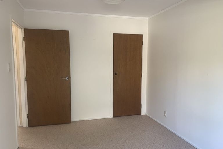 Photo of property in 1/4 Mahuta Grove, Northcote, Auckland, 0627