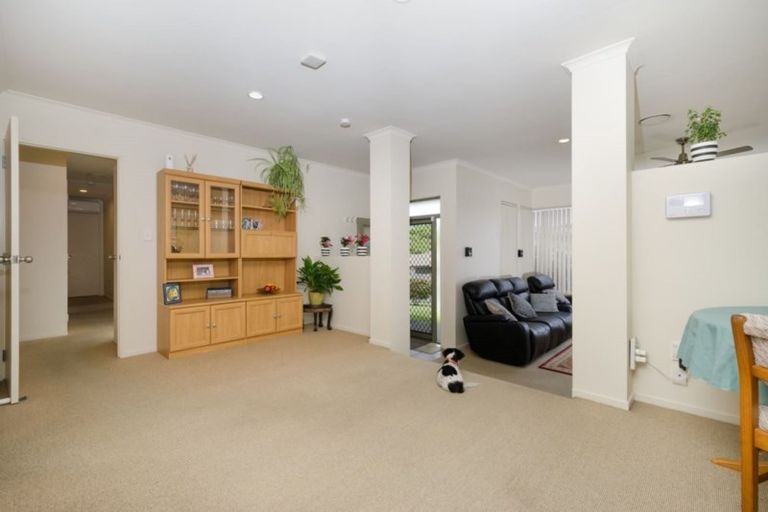 Photo of property in 22 Carnelian Court, Westgate, Auckland, 0614