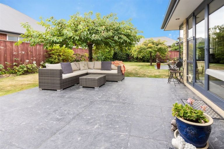 Photo of property in 8 Chesterfield Place, Rangiora, 7400