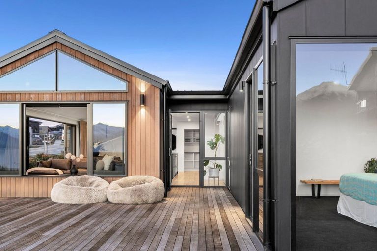 Photo of property in 39 Farrant Drive, Wanaka, 9305