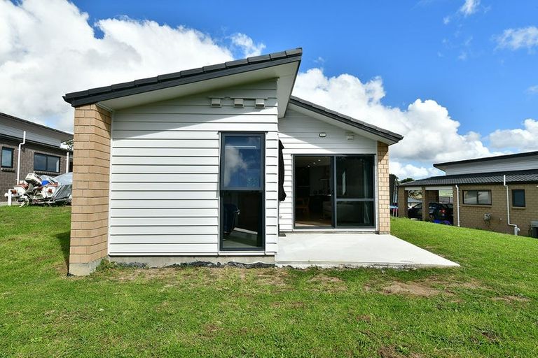 Photo of property in 16 Taupata Lane, Helensville, 0800