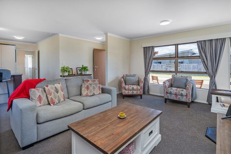 Photo of property in 48 Carina Way, Whitianga, 3510
