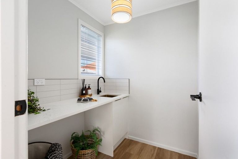 Photo of property in 2/38 Edwards Avenue, Henderson, Auckland, 0610