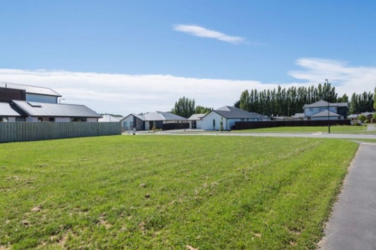 Photo of property in 8 Broadstairs Avenue, Casebrook, Christchurch, 8051