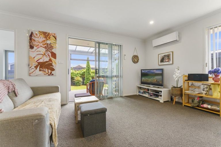 Photo of property in 1 Lance Way, Papamoa, 3118