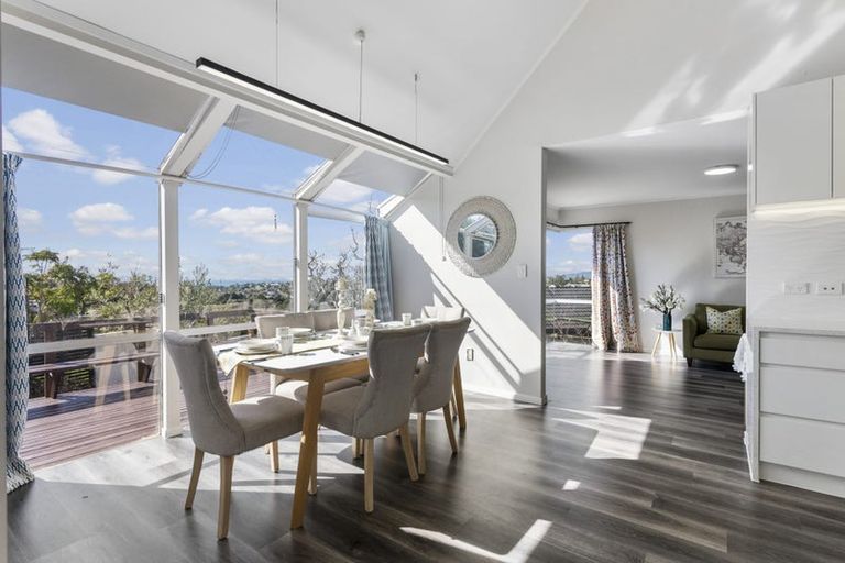 Photo of property in 22 Cairnbrae Court, Northcross, Auckland, 0632