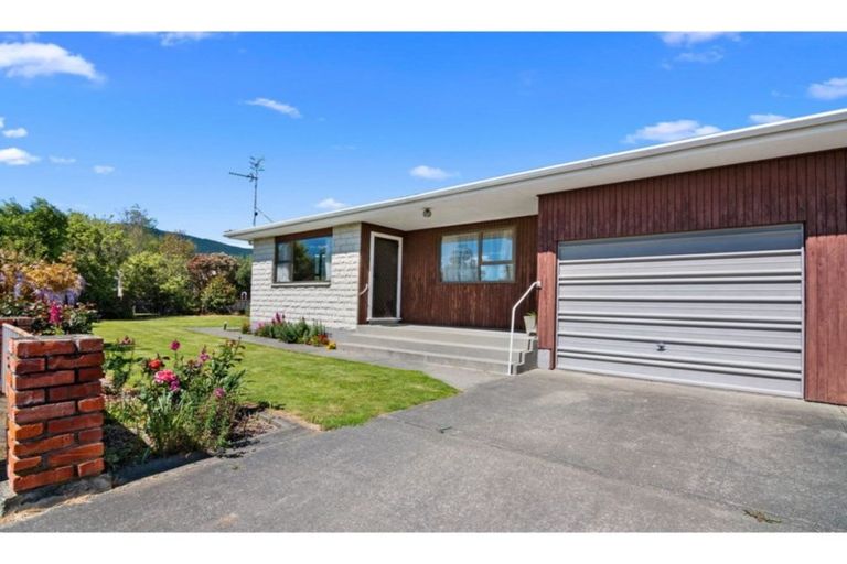 Photo of property in 1/1 Byron Place, Stoke, Nelson, 7011