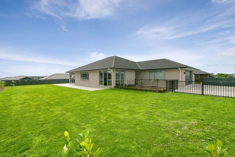 Photo of property in 126 Pohutukawa Place, Waiwhakaiho, New Plymouth, 4312