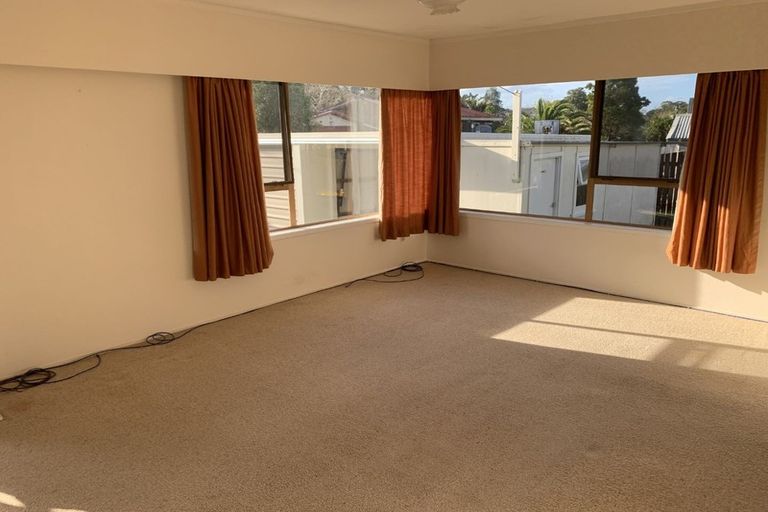 Photo of property in 2/13 Mannering Place, Hillcrest, Auckland, 0627