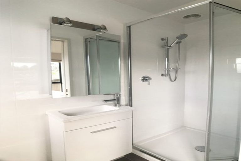 Photo of property in 1 Kanona Way, Albany Heights, Auckland, 0632