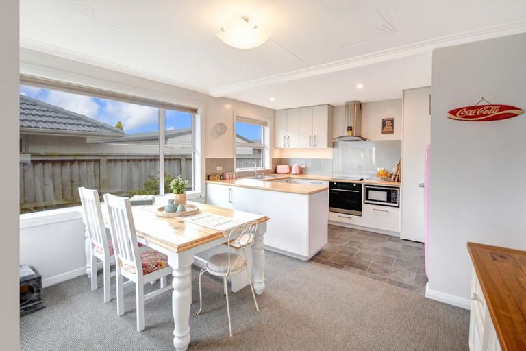 Photo of property in 141 Macandrew Road, South Dunedin, Dunedin, 9012