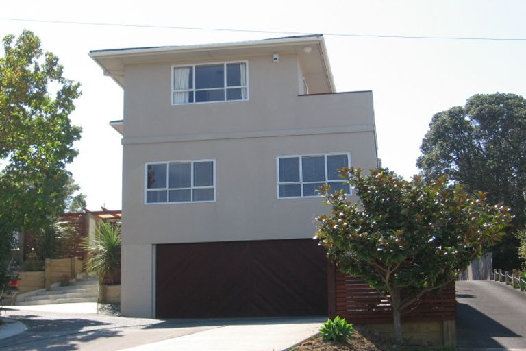 Photo of property in 1/3 Scarboro Terrace, Murrays Bay, Auckland, 0630