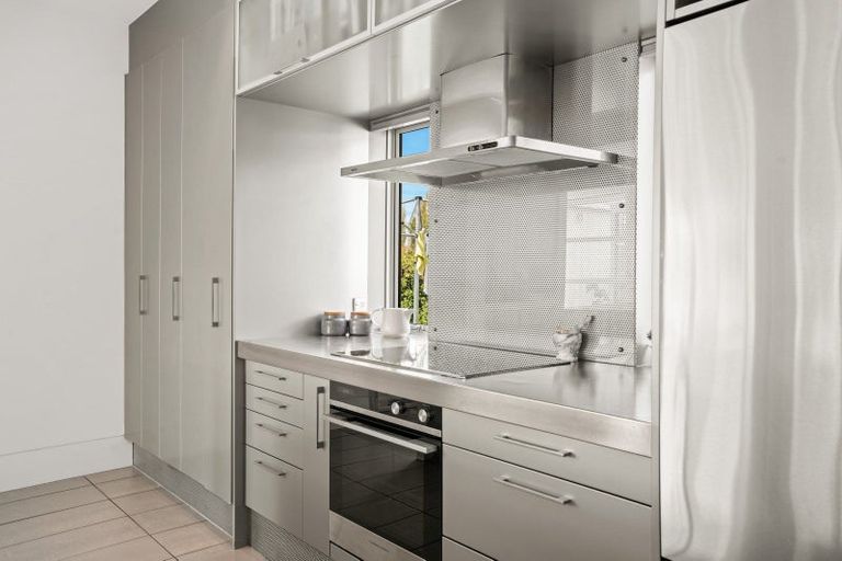 Photo of property in 14 Sunrise Bay Drive, Wanaka, 9305