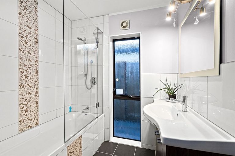 Photo of property in 2/69 Nile Road, Milford, Auckland, 0620