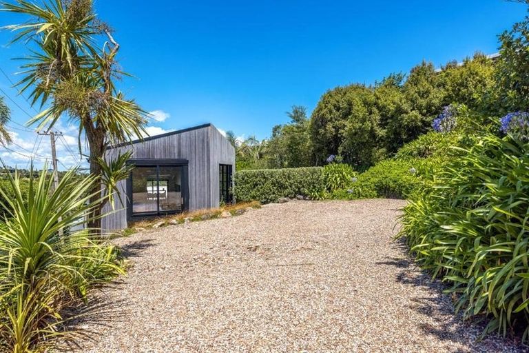 Photo of property in 70 Queens Drive, Oneroa, Waiheke Island, 1081