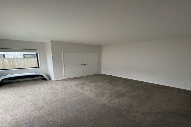 Photo of property in 10 John Burn Road, Takanini, 2110