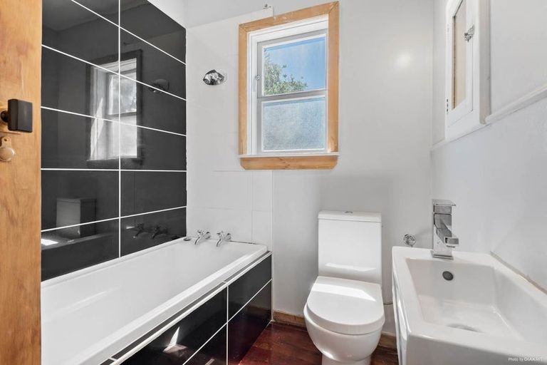 Photo of property in 554c Swanson Road, Ranui, Auckland, 0612