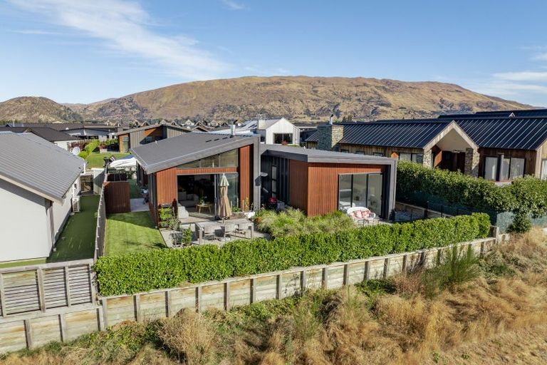 Photo of property in 13 Campbell Road, Wanaka, 9305