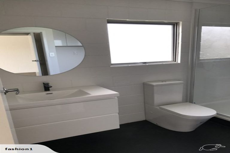 Photo of property in 15 Queen Mary Avenue, New Lynn, Auckland, 0600