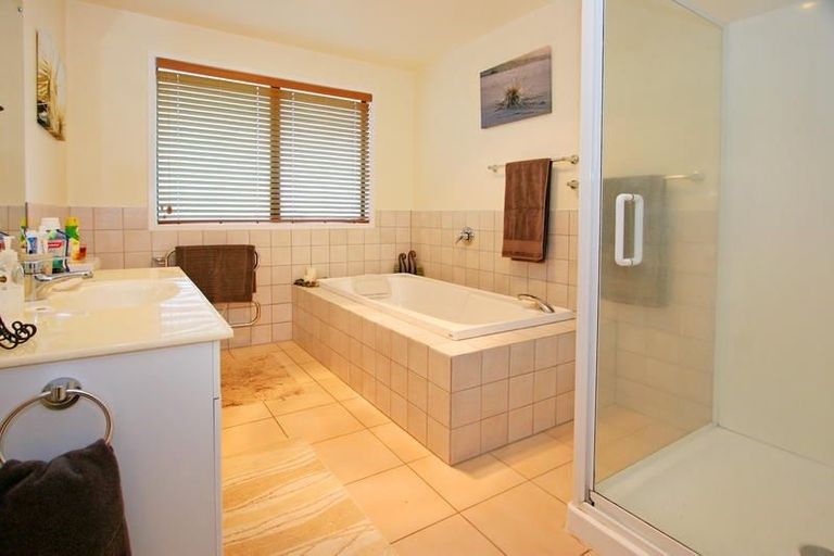 Photo of property in 21 Rotoma Rise, Clover Park, Auckland, 2019