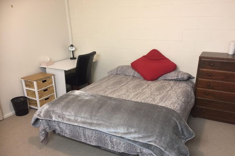 Photo of property in 2/205 Onewa Road, Birkenhead, Auckland, 0626