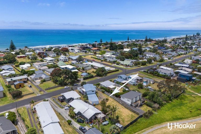 Photo of property in 30 Hillview Road, Waihi Beach, 3611