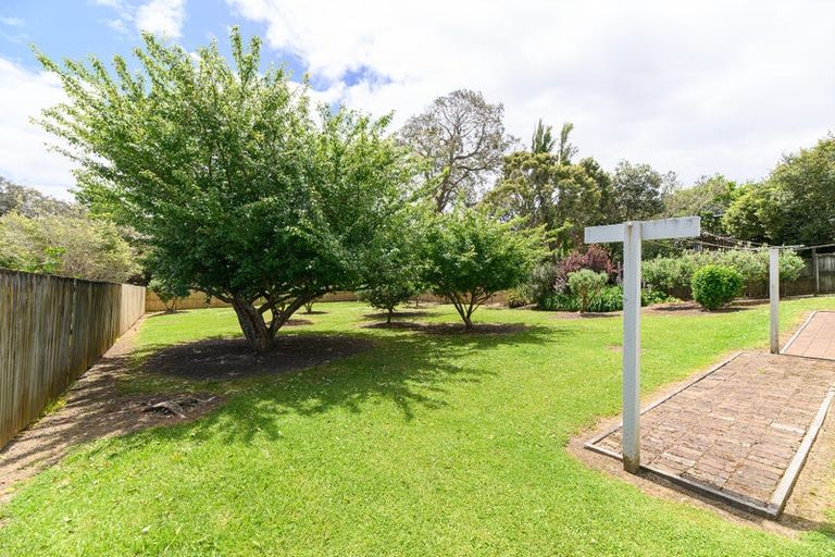 Photo of property in 106 Borich Road, Sunnyvale, Auckland, 0612