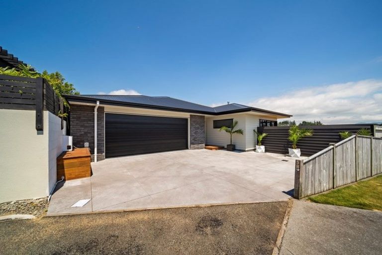 Photo of property in 5a Tupuhi Place, Highlands Park, New Plymouth, 4312