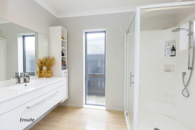 Photo of property in 21 Brentwood Street, Trentham, Upper Hutt, 5018