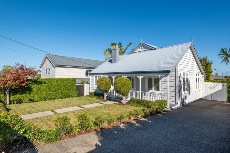 Photo of property in 9 Coronation Street, Belmont, Auckland, 0622