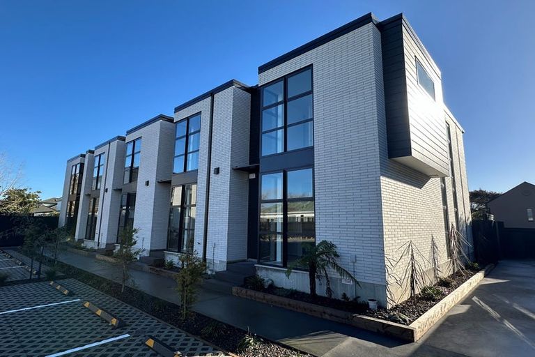 Photo of property in 32a Universal Drive, Henderson, Auckland, 0610