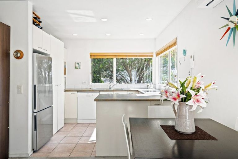 Photo of property in 1/46 Blakeborough Drive, Forrest Hill, Auckland, 0620