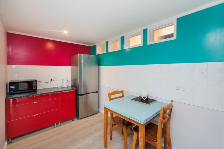 Photo of property in 21 Heathcote Place, Fitzherbert, Palmerston North, 4410