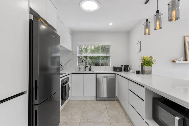 Photo of property in 2/58 Botany Road, Botany Downs, Auckland, 2010