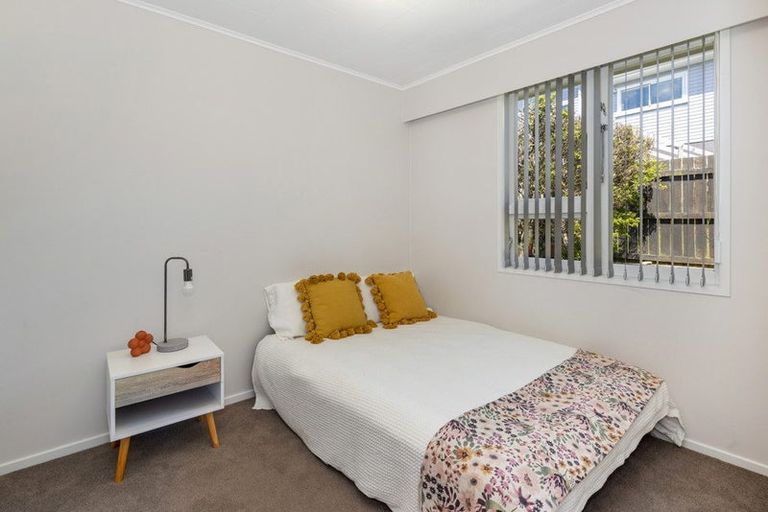 Photo of property in 14 Kahikatea Grove, Paparangi, Wellington, 6037