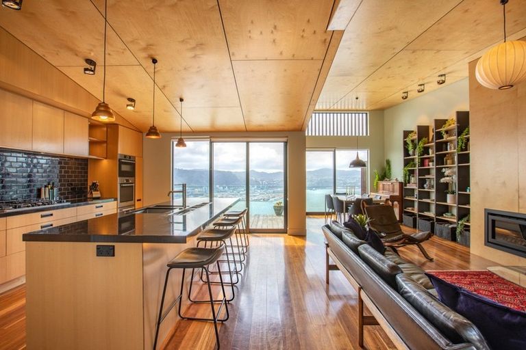 Photo of property in 1b Robieson Lane, Roseneath, Wellington, 6011