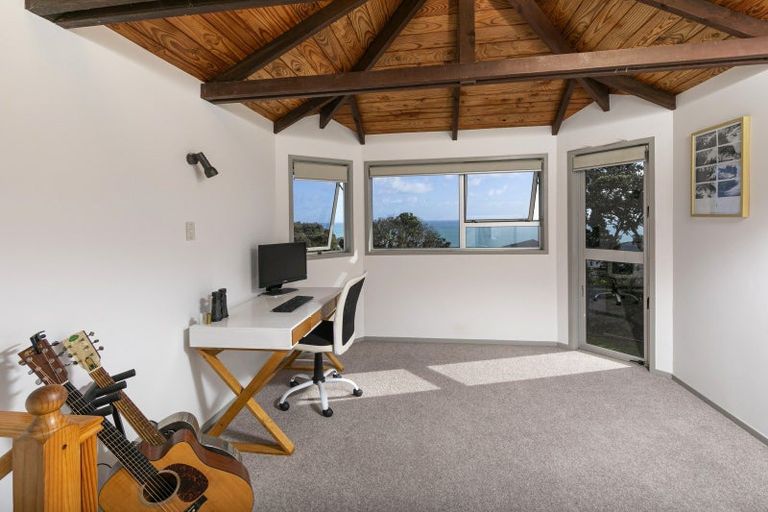 Photo of property in 5 Ngatira Road, Muriwai, Waimauku, 0881