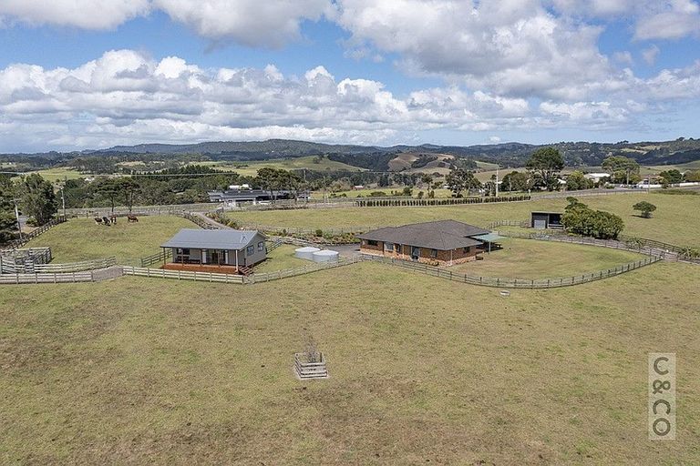 Photo of property in 118 Cottle Road, Taupaki, Henderson, 0782