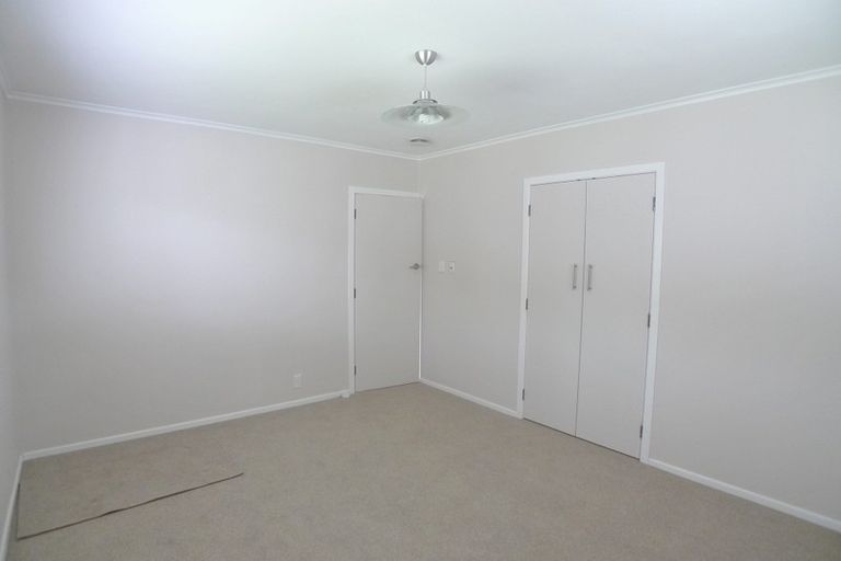 Photo of property in 1/3 Raleigh Road, Northcote, Auckland, 0627