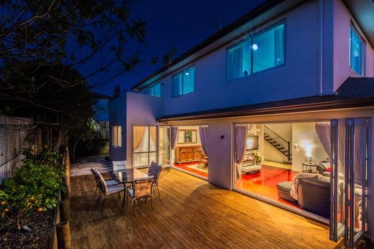 Photo of property in 15 Mana Lane, Pinehill, Auckland, 0632