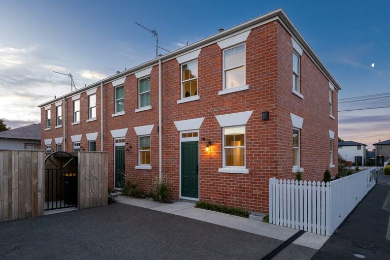 Photo of property in 4/30 Hargest Crescent, Sydenham, Christchurch, 8023