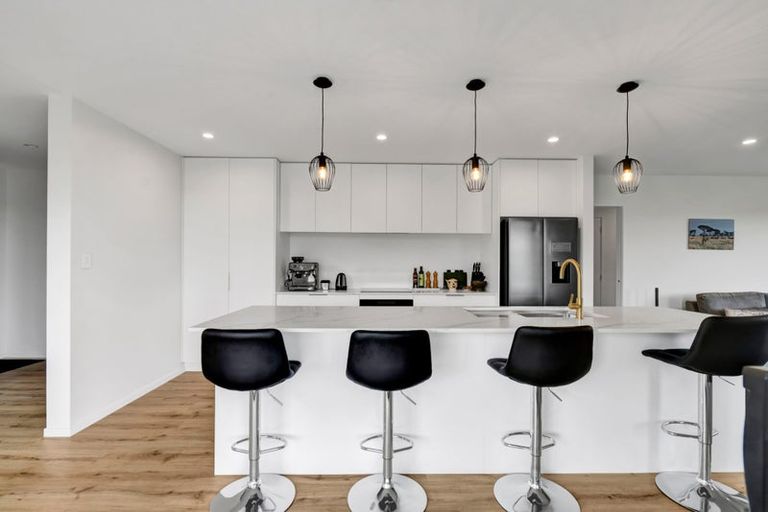 Photo of property in 8 Ponga Place, Highlands Park, New Plymouth, 4312