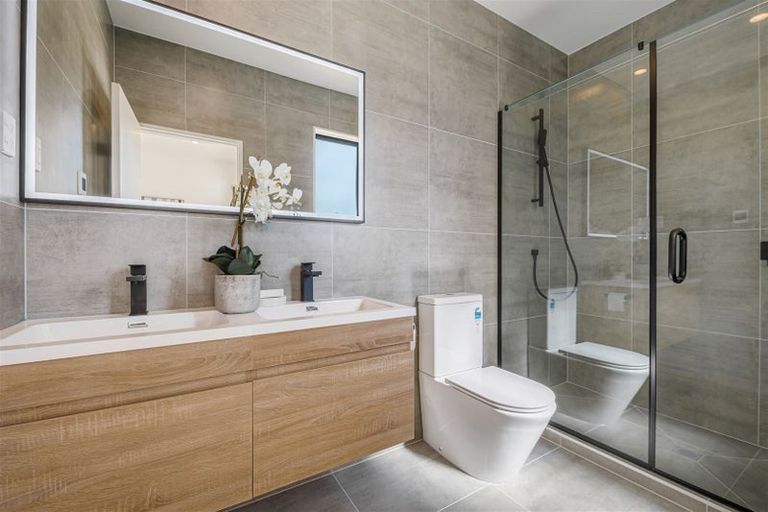 Photo of property in 9 Mcindoe Road, Kumeu, 0810