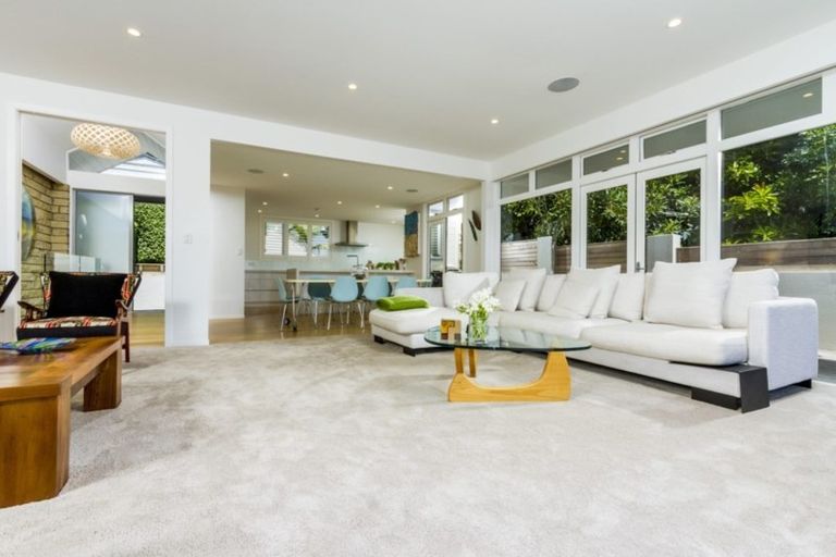 Photo of property in 2/34 Whitby Crescent, Mairangi Bay, Auckland, 0630