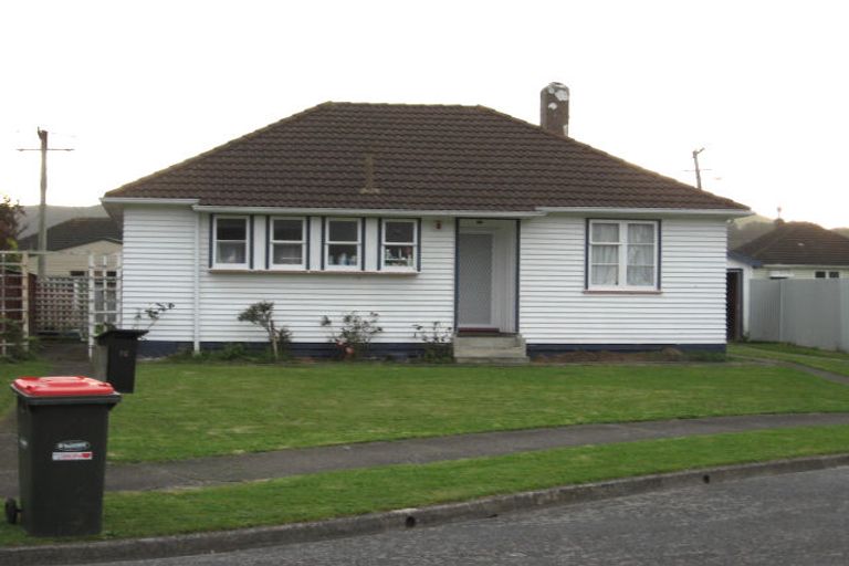Photo of property in 16 Barton Grove, Naenae, Lower Hutt, 5011