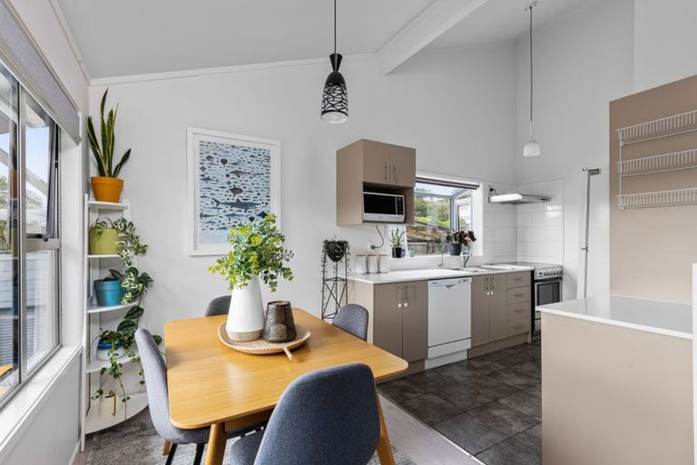 Photo of property in 2/30a Glenvar Road, Torbay, Auckland, 0630