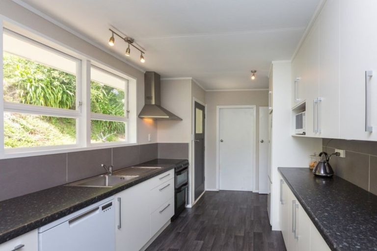 Photo of property in 29 Beaumont Crescent, Frankleigh Park, New Plymouth, 4310