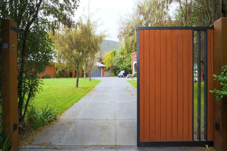 Photo of property in 10 Deavoll Place, Heathcote Valley, Christchurch, 8022