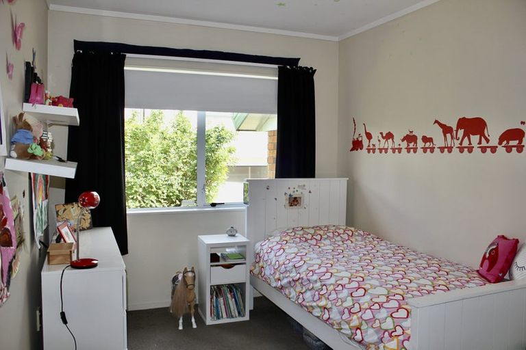 Photo of property in 142a Hutchinson Avenue, New Lynn, Auckland, 0600