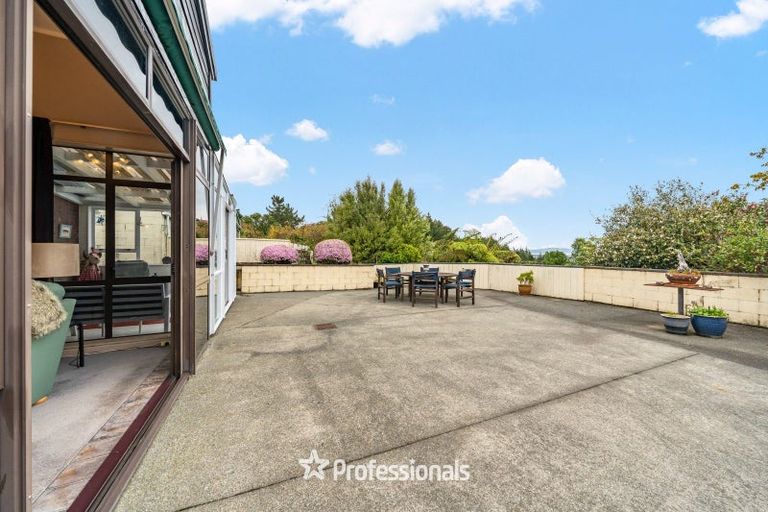 Photo of property in 1 Aldersgate Grove, Stokes Valley, Lower Hutt, 5019